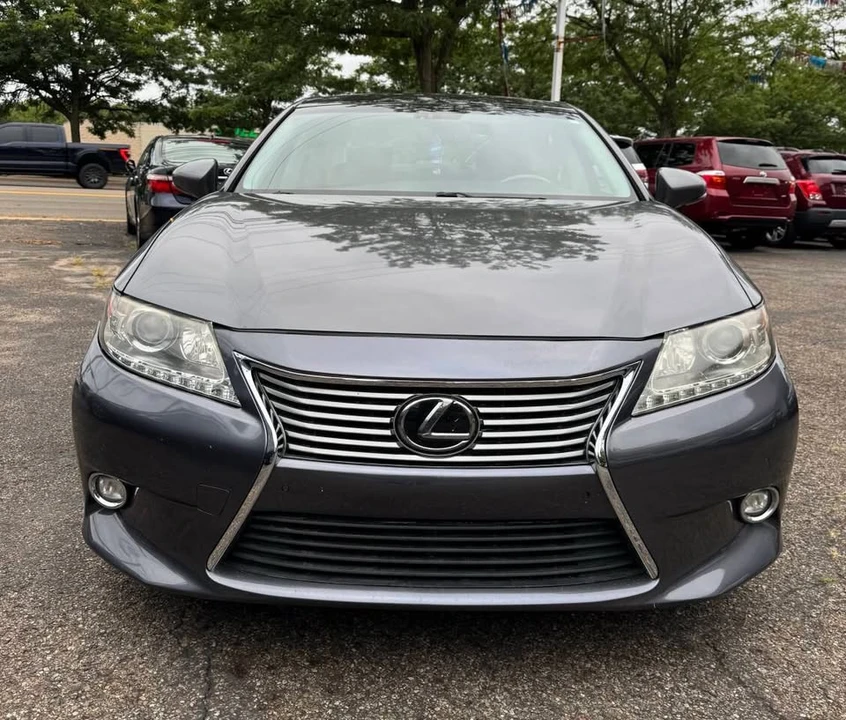 2014 Lexus ES 6th Gen - Image 9 of 20