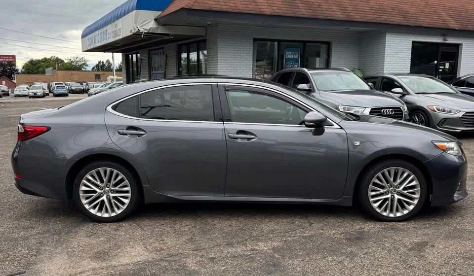 2014 Lexus ES 6th Gen - Image 7 of 20