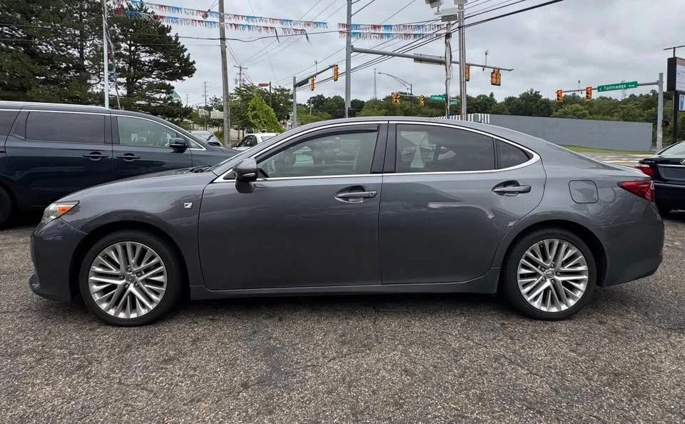2014 Lexus ES 6th Gen - Image 3 of 20