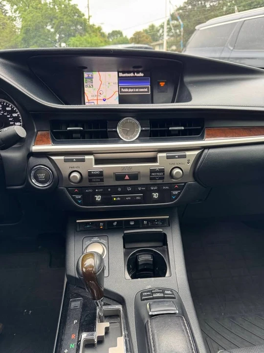 2014 Lexus ES 6th Gen - Image 16 of 20