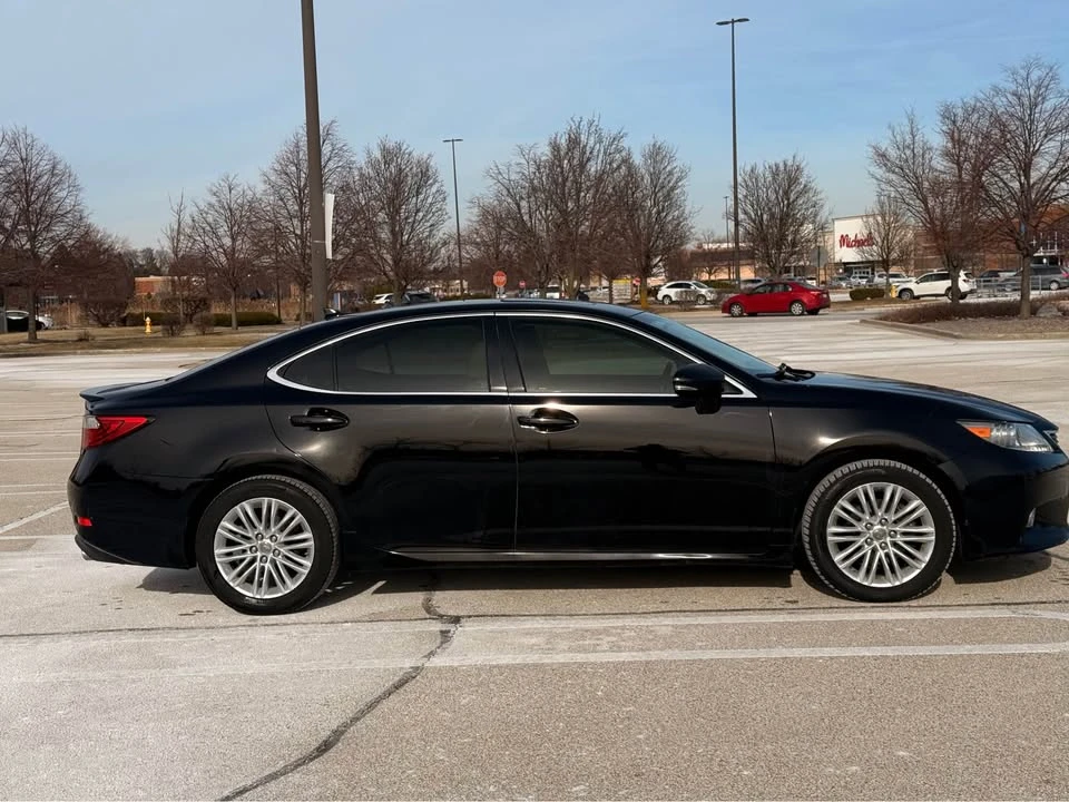 2014 Lexus ES 6th Gen - Image 4 of 12