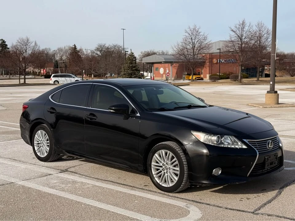 2014 Lexus ES 6th Gen - Image 2 of 13