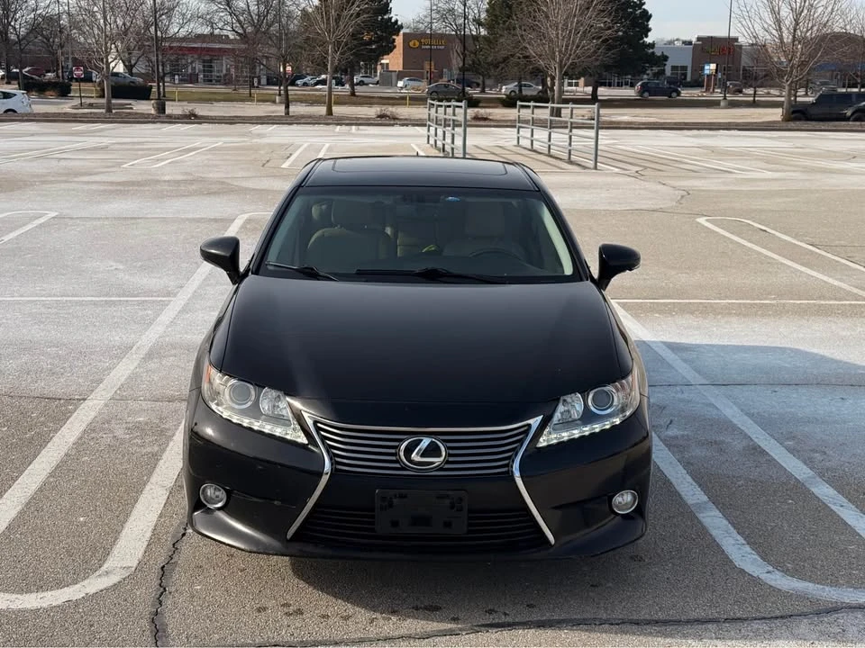 2014 Lexus ES 6th Gen - Image 8 of 13