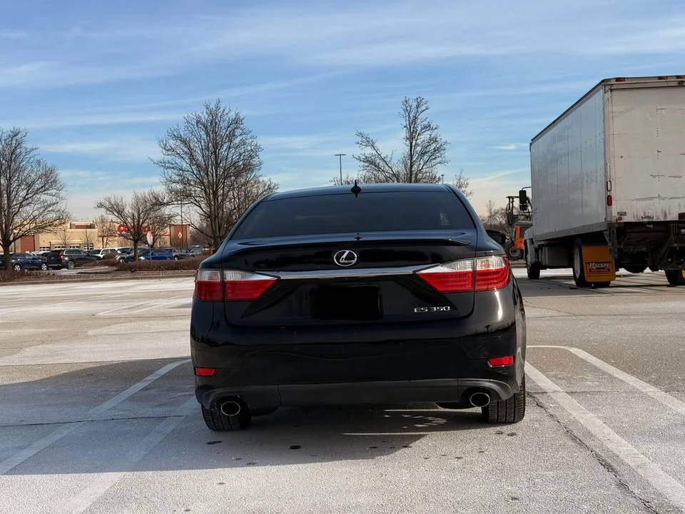 2014 Lexus ES 6th Gen - Image 5 of 13