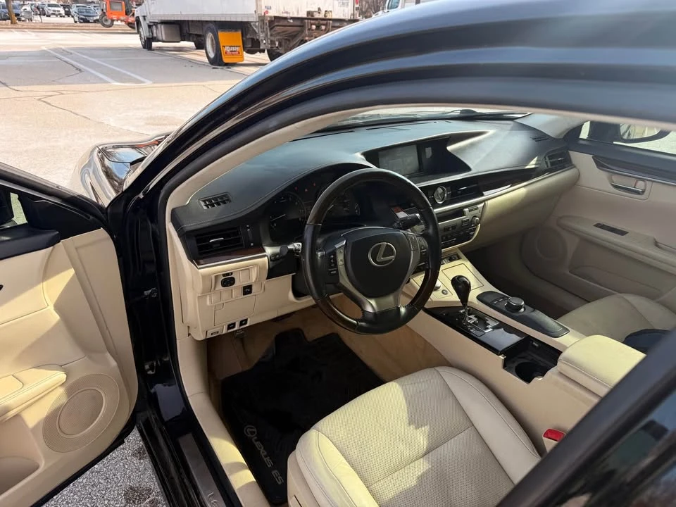 2014 Lexus ES 6th Gen - Image 7 of 13