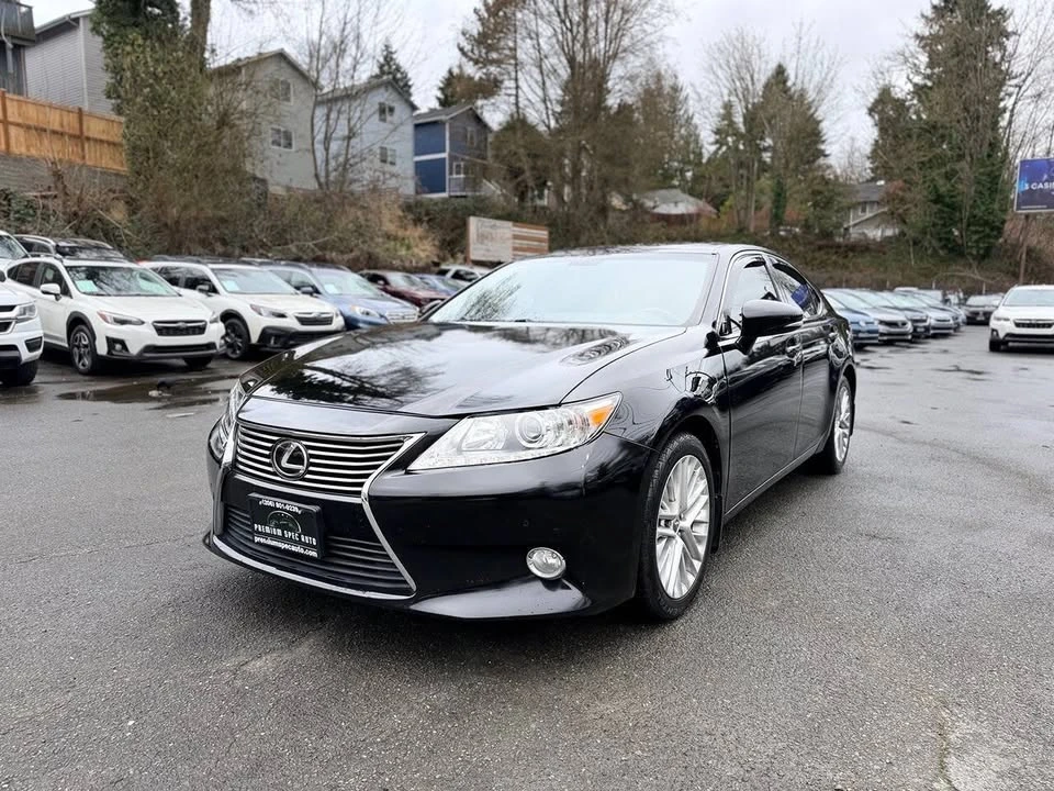 2014 Lexus ES 6th Gen - Image 11 of 20