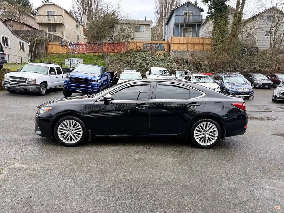 2014 Lexus ES 6th Gen - Image 9 of 20