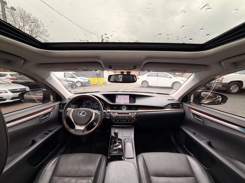 2014 Lexus ES 6th Gen - Image 17 of 20