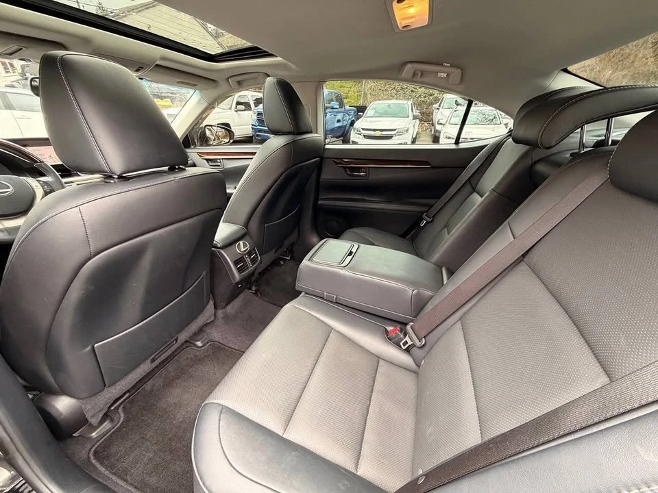 2014 Lexus ES 6th Gen - Image 16 of 20