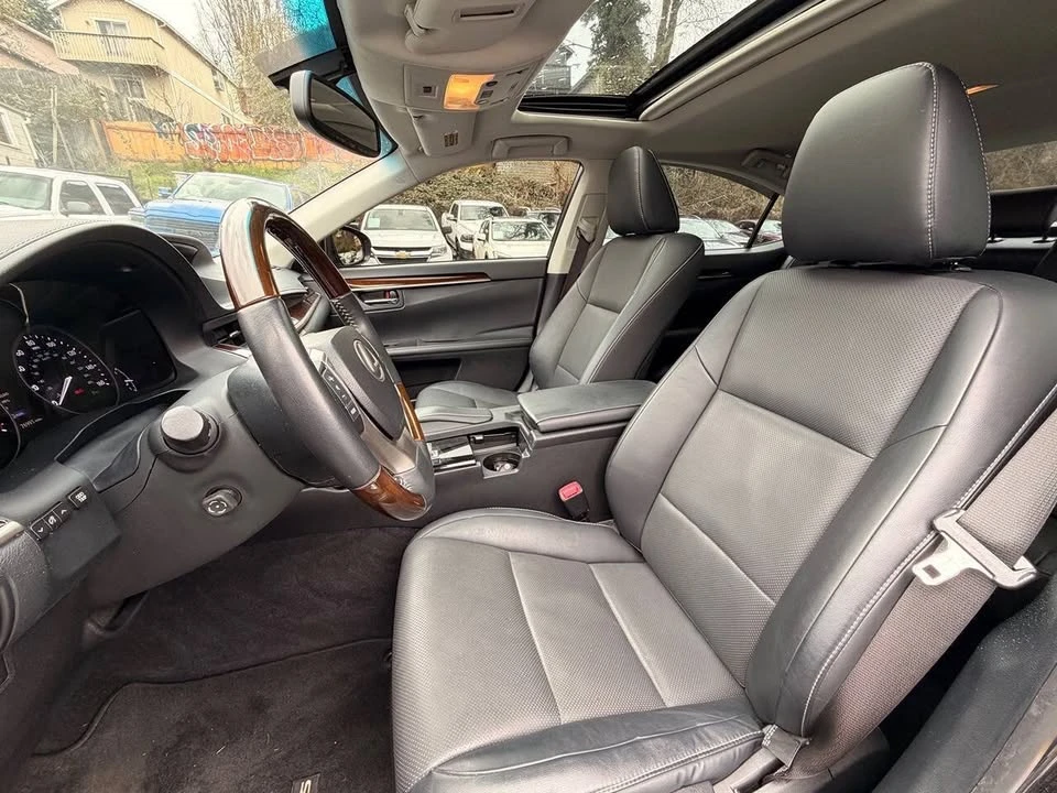 2014 Lexus ES 6th Gen - Image 14 of 20
