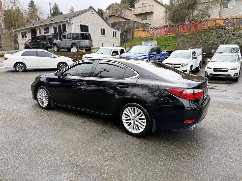2014 Lexus ES 6th Gen - Image 8 of 20
