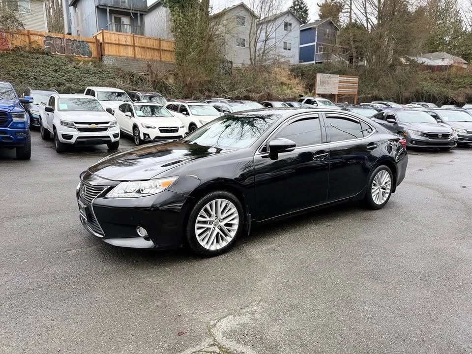 2014 Lexus ES 6th Gen - Image 10 of 20