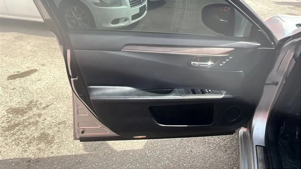 2014 Lexus ES 6th Gen - Image 13 of 16