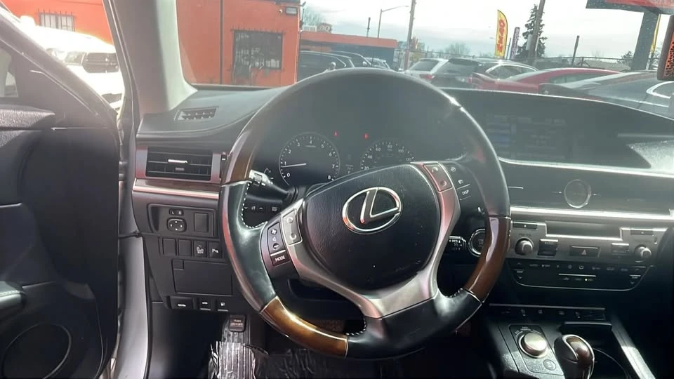 2014 Lexus ES 6th Gen - Image 11 of 16