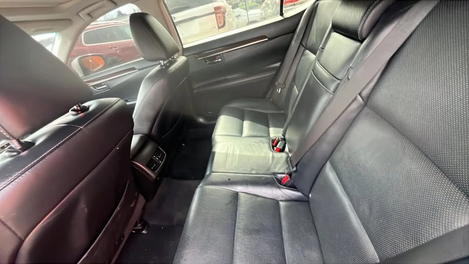 2014 Lexus ES 6th Gen - Image 10 of 16