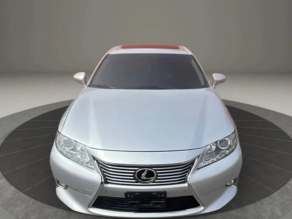 2014 Lexus ES 6th Gen - Image 2 of 16