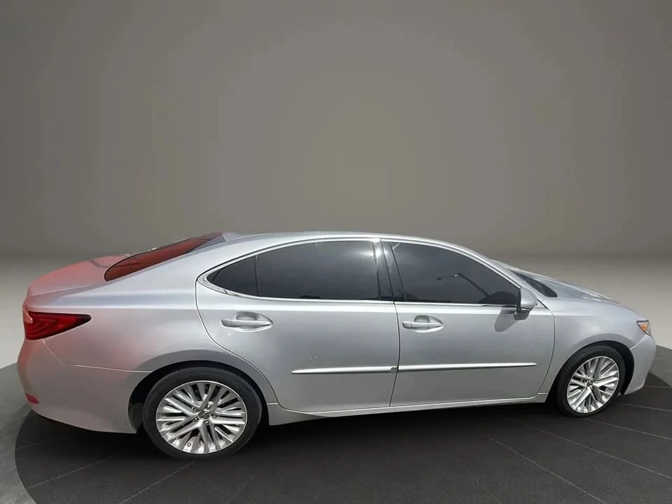 2014 Lexus ES 6th Gen - Image 7 of 16