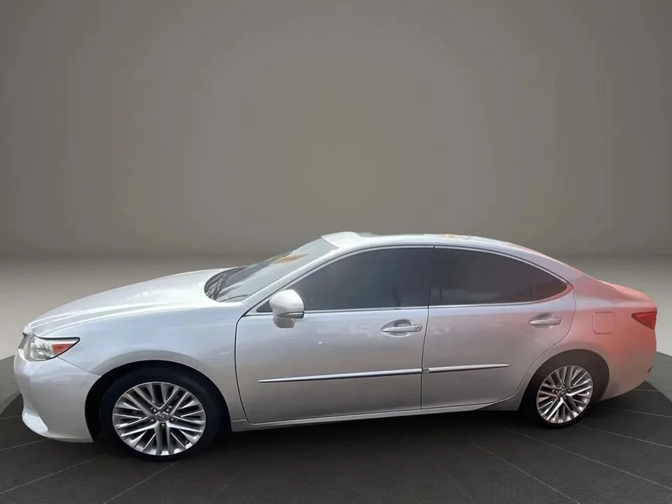2014 Lexus ES 6th Gen - Image 3 of 16
