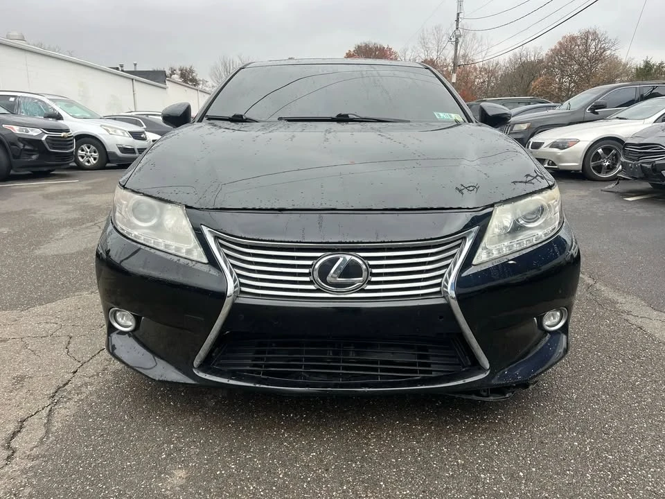 2014 Lexus ES 6th Gen - Image 2 of 8