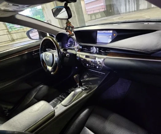 2014 Lexus ES 6th Gen - Image 9 of 17