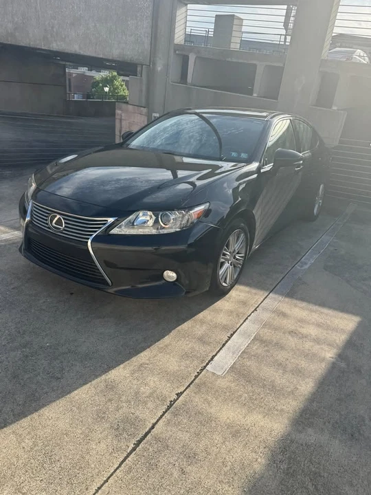 2014 Lexus ES 6th Gen - Image 2 of 17