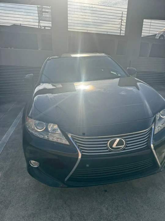 2014 Lexus ES 6th Gen - Image 15 of 17