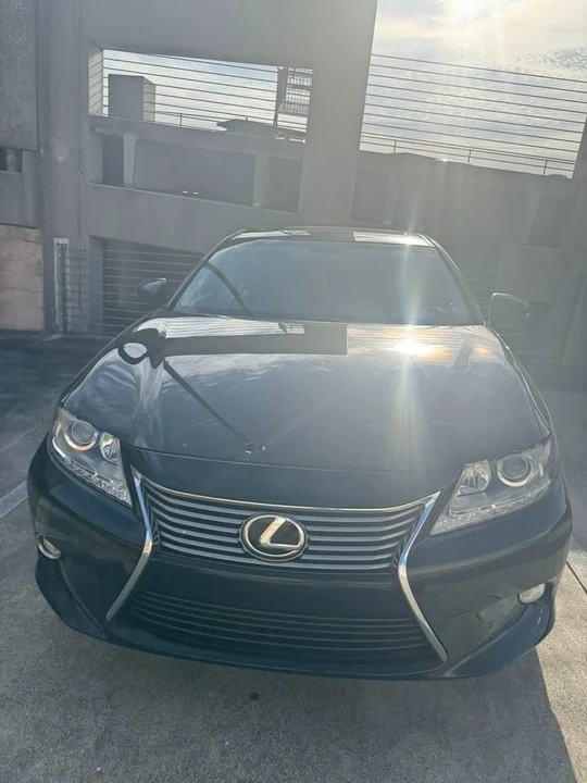 2014 Lexus ES 6th Gen - Image 14 of 17