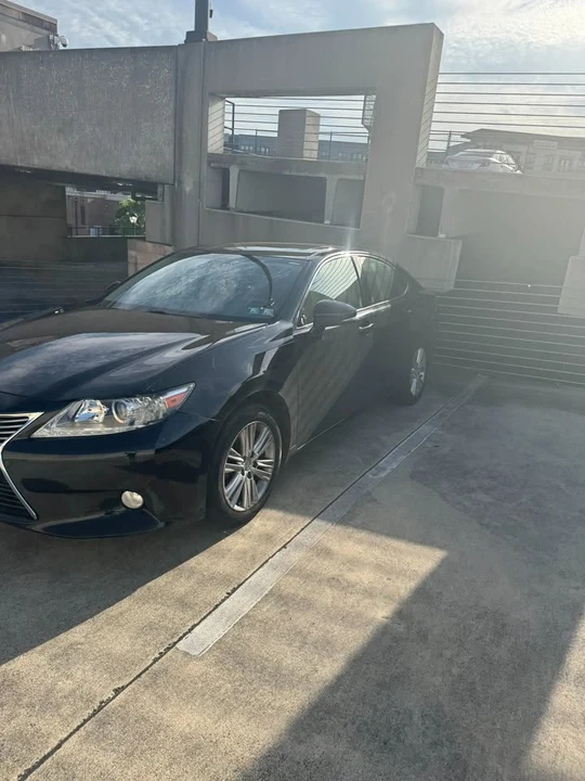 2014 Lexus ES 6th Gen - Image 16 of 17