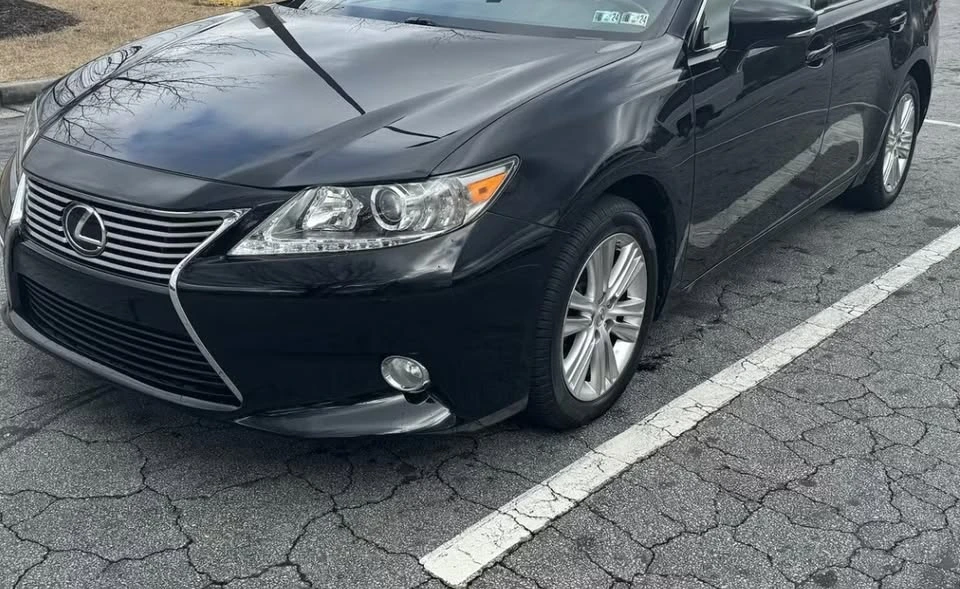 2014 Lexus ES 6th Gen - Image 3 of 17