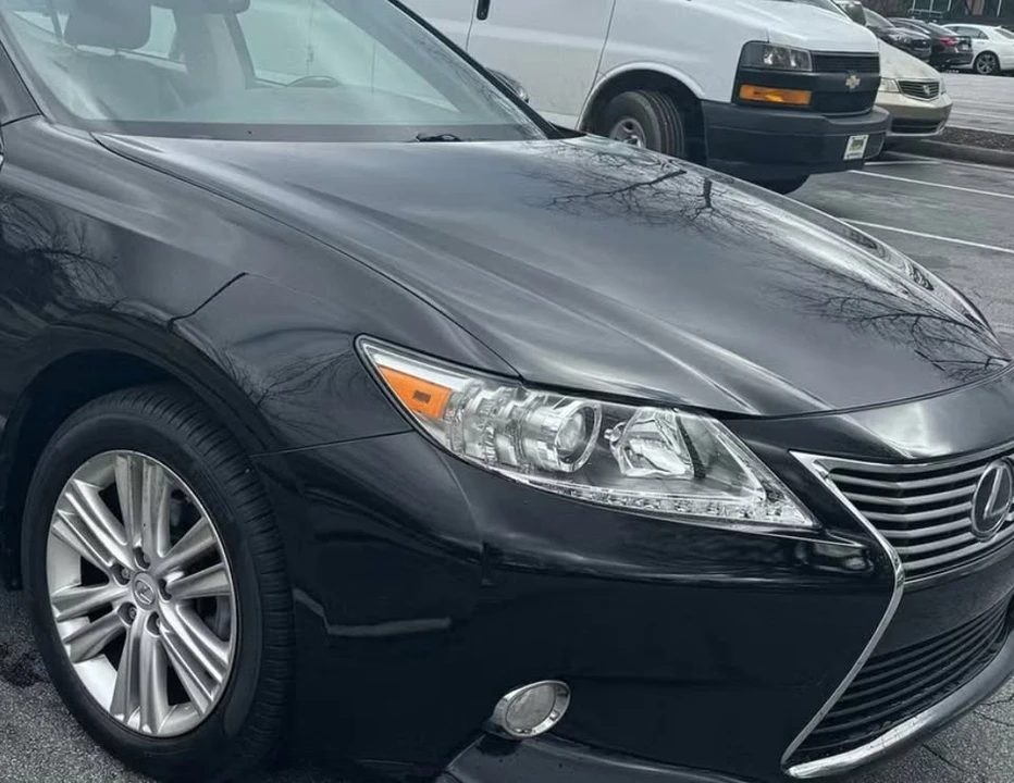 2014 Lexus ES 6th Gen - Image 4 of 17