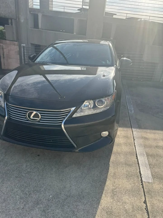 2014 Lexus ES 6th Gen - Image 13 of 17