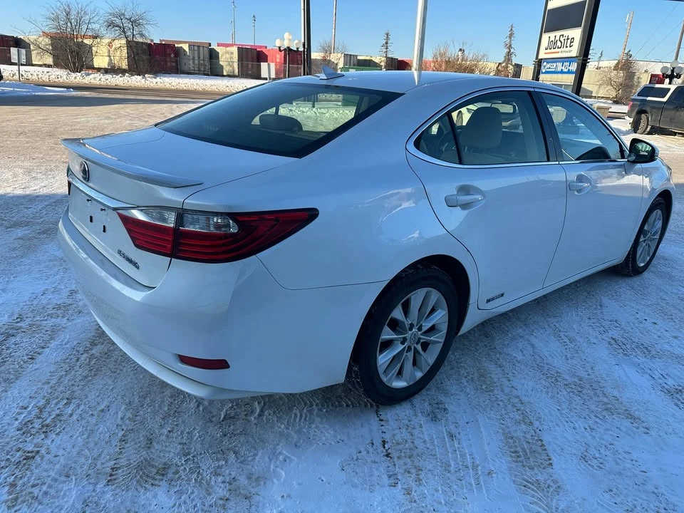 2014 Lexus ES 6th Gen - Image 4 of 9