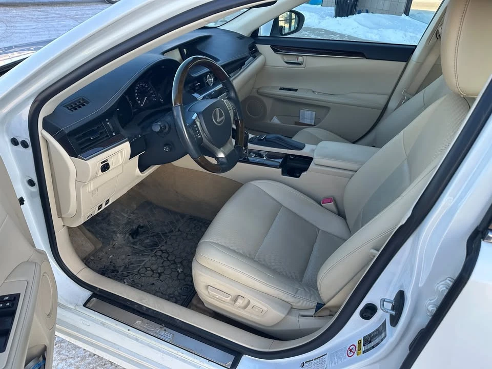 2014 Lexus ES 6th Gen - Image 7 of 9