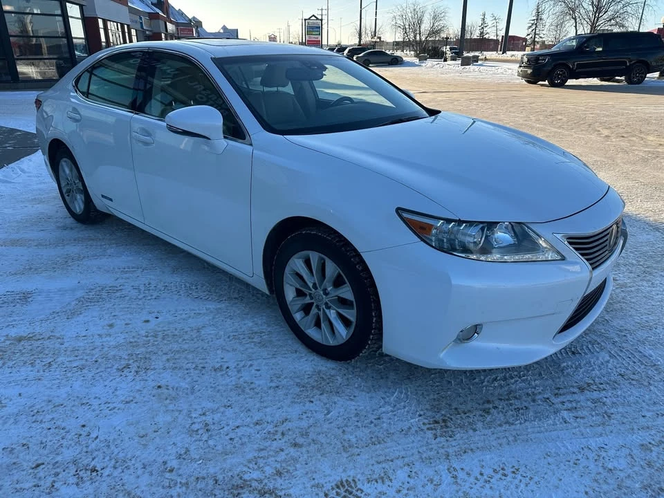 2014 Lexus ES 6th Gen - Image 2 of 9