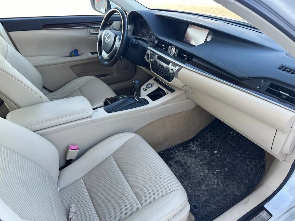 2014 Lexus ES 6th Gen - Image 8 of 9
