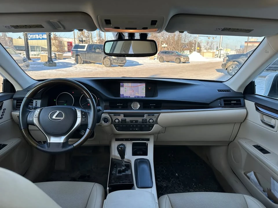 2014 Lexus ES 6th Gen - Image 5 of 9