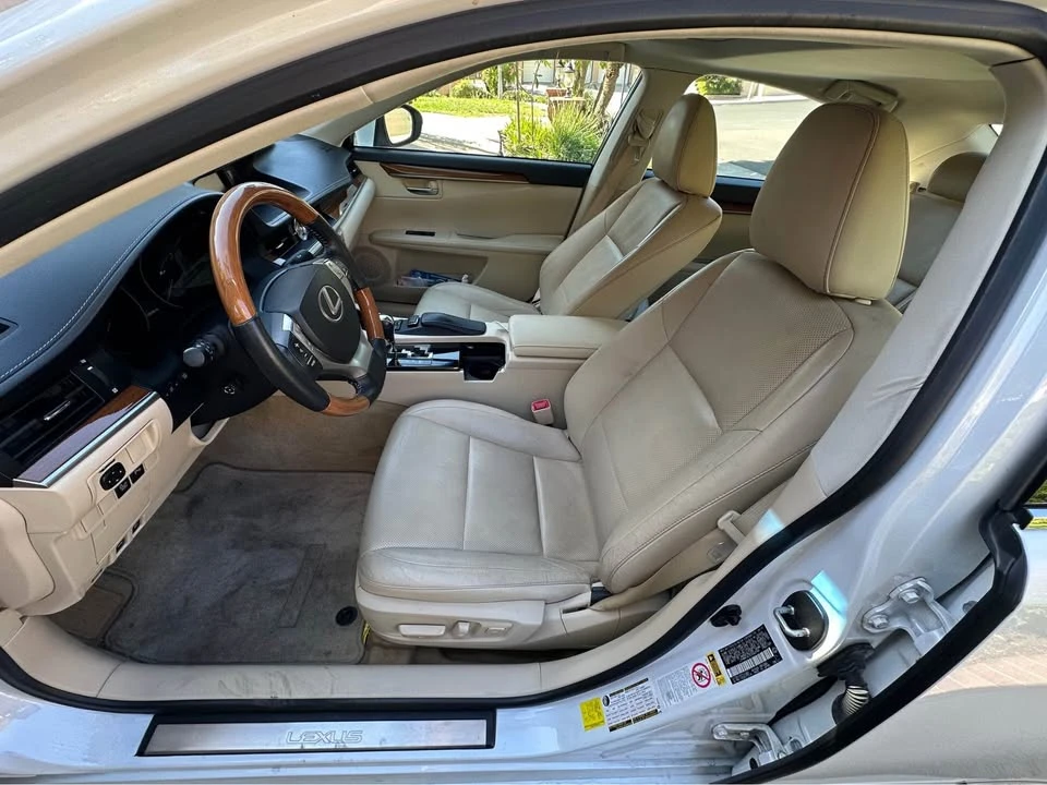 2014 Lexus ES 6th Gen - Image 5 of 7