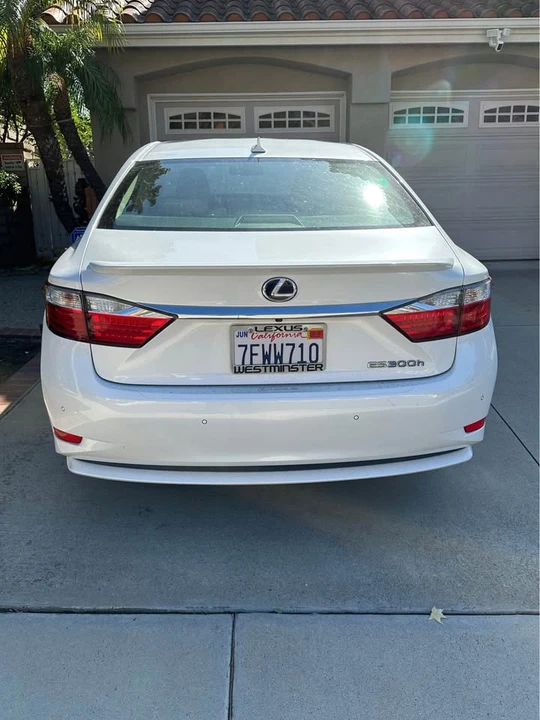 2014 Lexus ES 6th Gen - Image 4 of 7