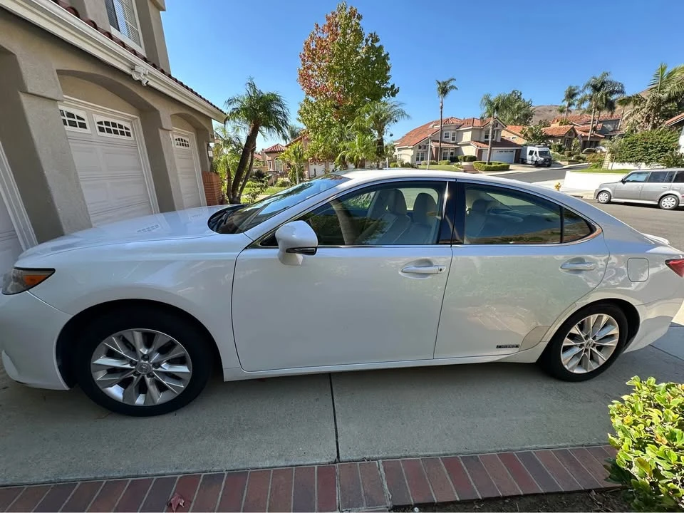 2014 Lexus ES 6th Gen - Image 3 of 7