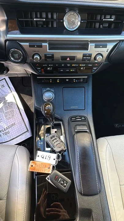 2014 Lexus ES 6th Gen - Image 14 of 17