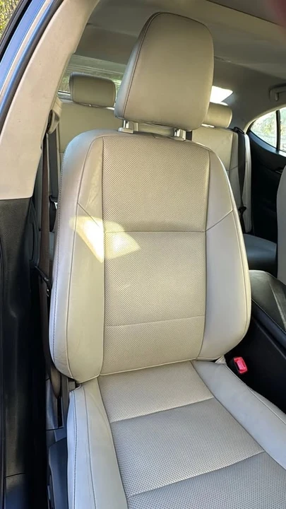 2014 Lexus ES 6th Gen - Image 15 of 17