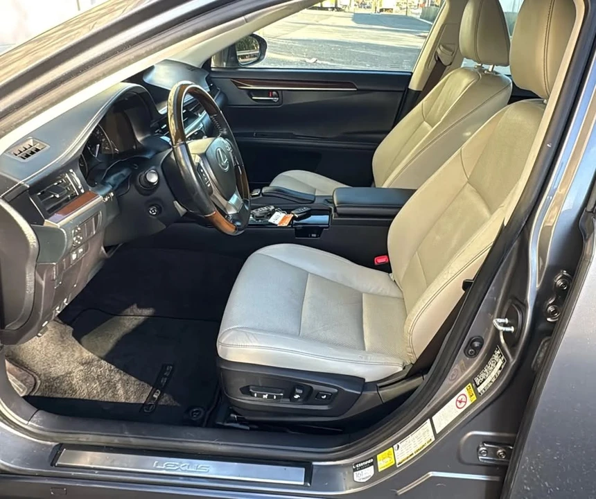 2014 Lexus ES 6th Gen - Image 9 of 17