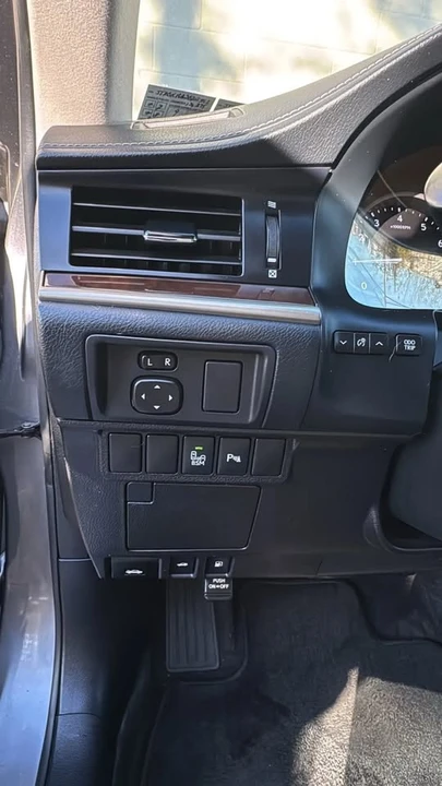 2014 Lexus ES 6th Gen - Image 12 of 17