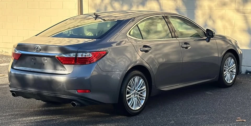 2014 Lexus ES 6th Gen - Image 3 of 17