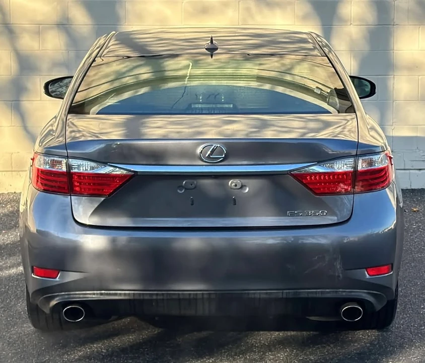 2014 Lexus ES 6th Gen - Image 6 of 17