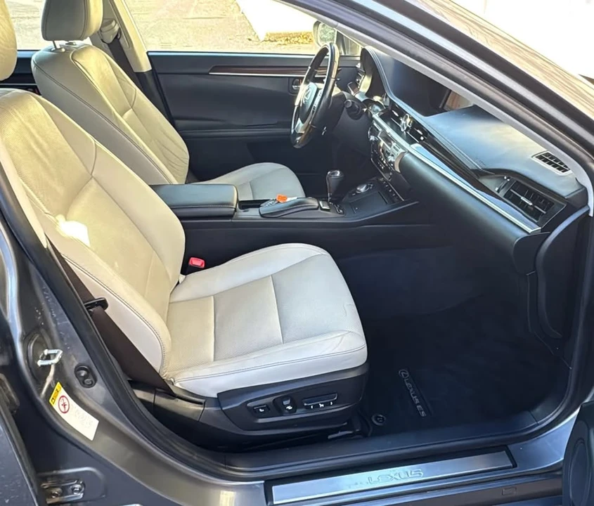 2014 Lexus ES 6th Gen - Image 8 of 17