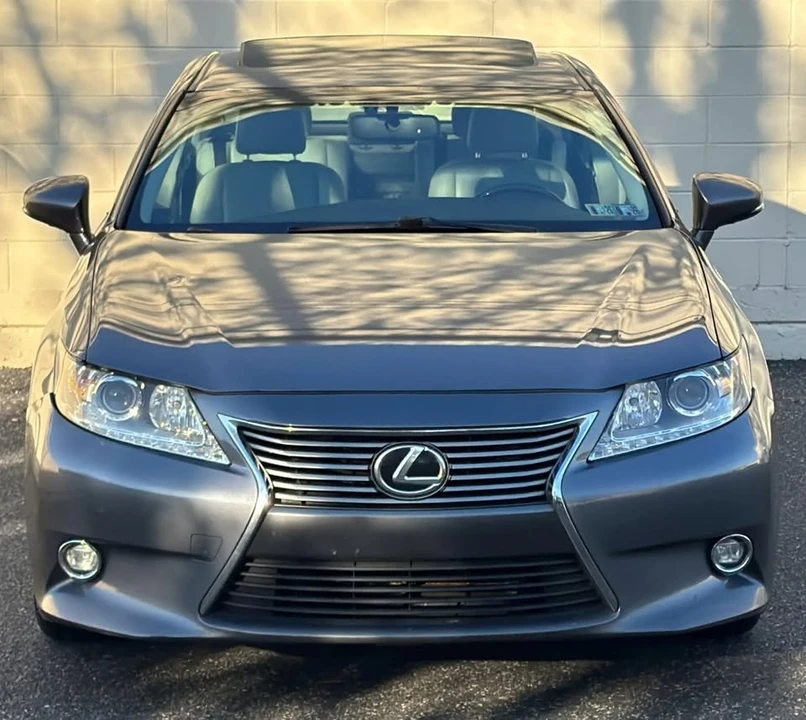 2014 Lexus ES 6th Gen - Image 5 of 17