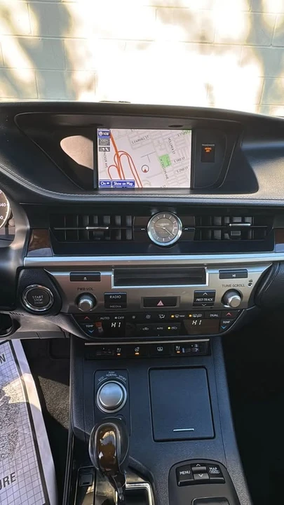 2014 Lexus ES 6th Gen - Image 13 of 17
