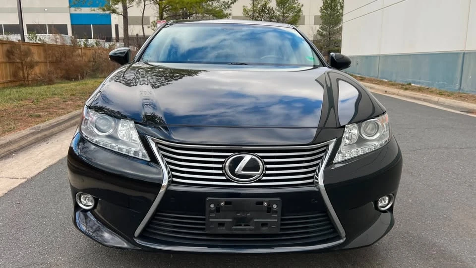 2014 Lexus ES 6th Gen - Image 8 of 17