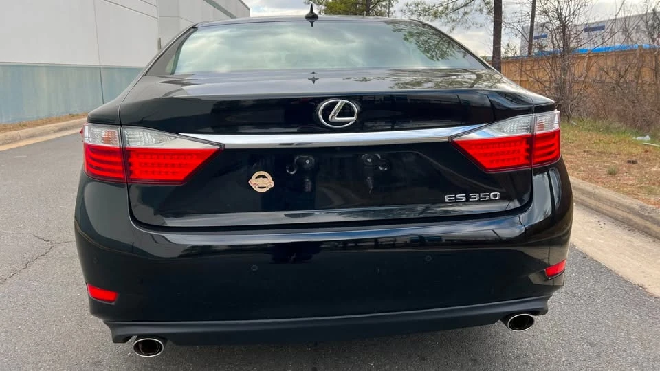 2014 Lexus ES 6th Gen - Image 6 of 17